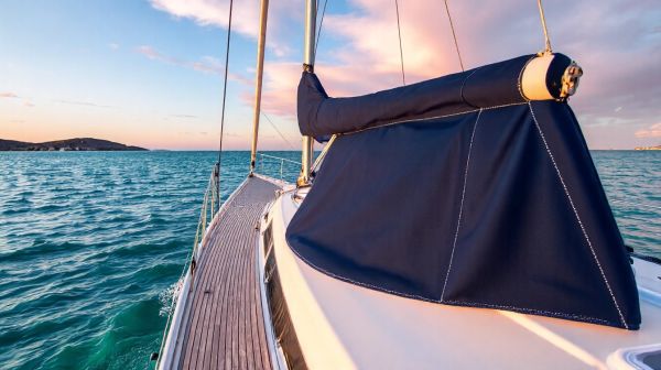 Les avantages d'une bâche sur mesure pour votre bateau